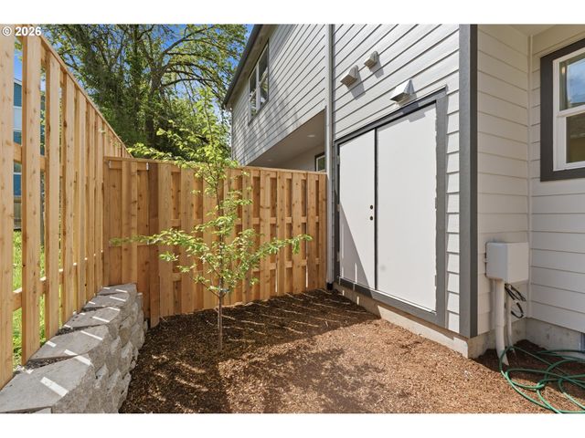 4752 N VANDERBILT St, Portland, OR 97203