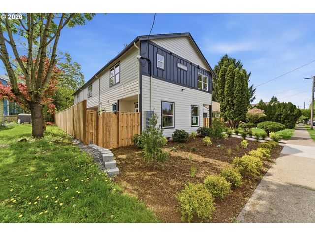 4752 N VANDERBILT St, Portland, OR 97203