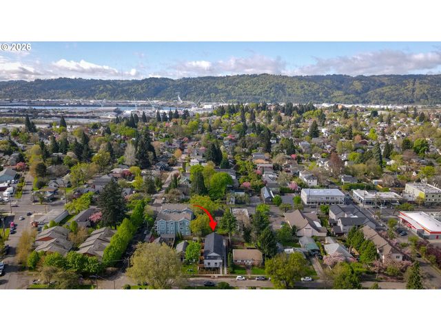 4752 N VANDERBILT St, Portland, OR 97203