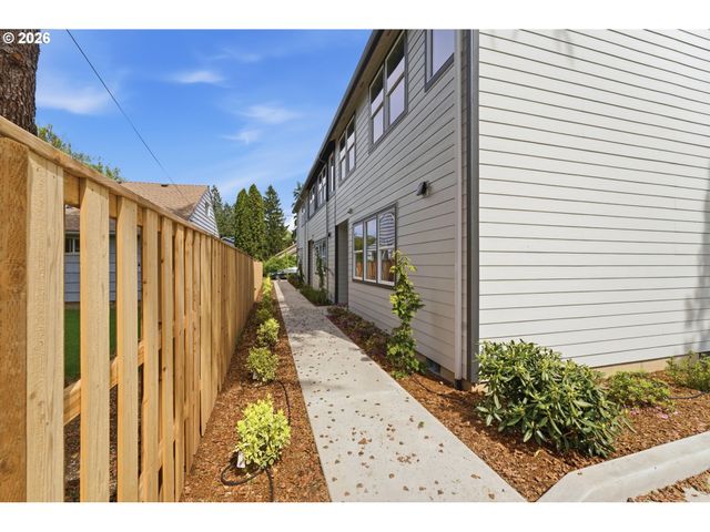 4752 N VANDERBILT St, Portland, OR 97203