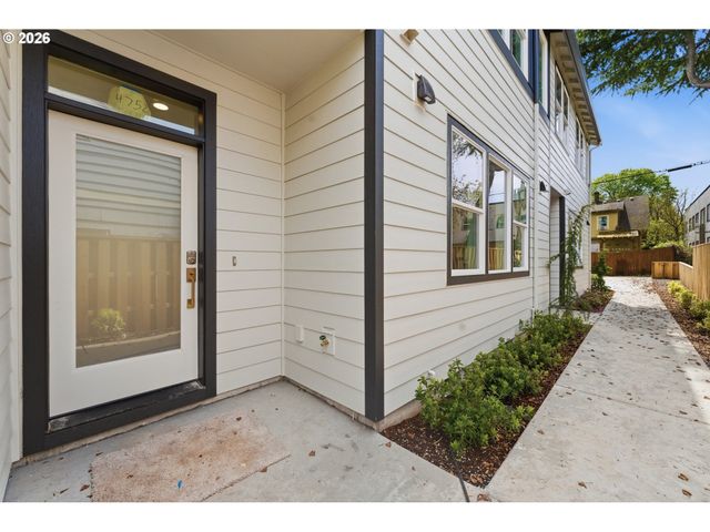 4752 N VANDERBILT St, Portland, OR 97203