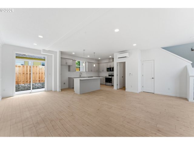 4752 N VANDERBILT St, Portland, OR 97203