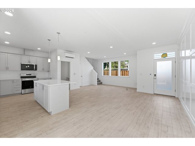 4752 N VANDERBILT St, Portland, OR 97203