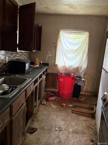 10022 Abington Avenue, Detroit, MI 48227