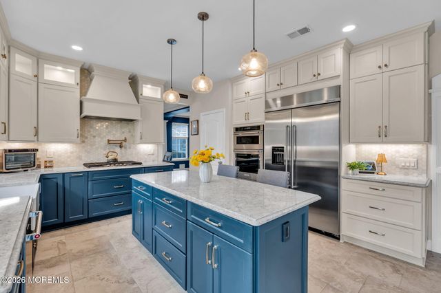 41 Lafayette Mills Road, Manalapan, NJ 07726