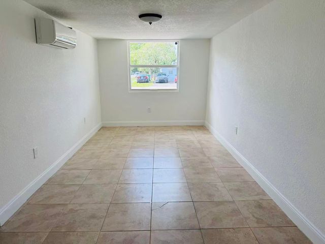6250 SW 39th Street, Davie, FL 33314