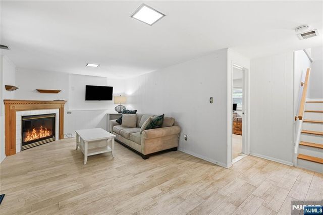 8 Nottingham Drive, East Brunswick, NJ 08816