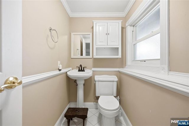 8 Nottingham Drive, East Brunswick, NJ 08816