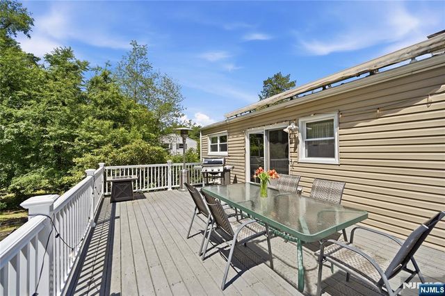 8 Nottingham Drive, East Brunswick, NJ 08816