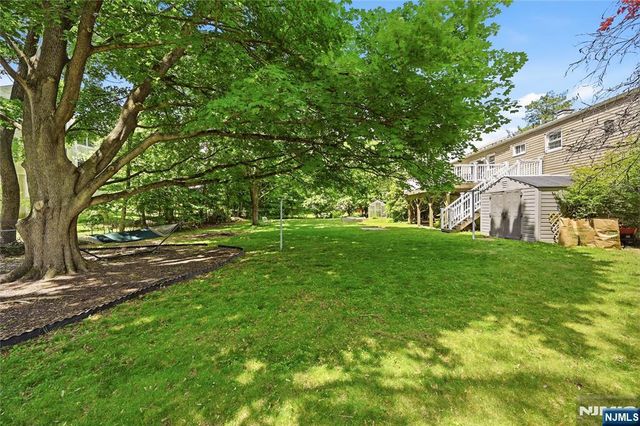 8 Nottingham Drive, East Brunswick, NJ 08816