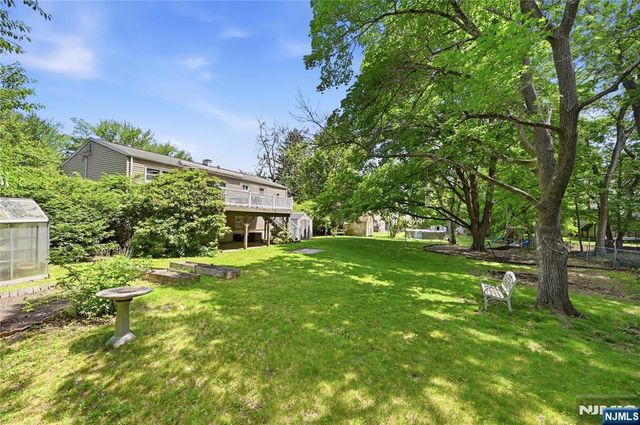 8 Nottingham Drive, East Brunswick, NJ 08816