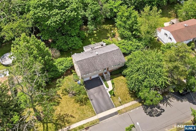 8 Nottingham Drive, East Brunswick, NJ 08816