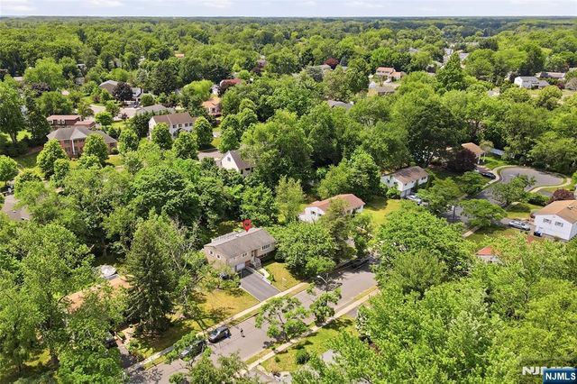 8 Nottingham Drive, East Brunswick, NJ 08816