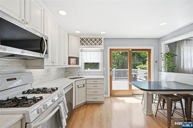 8 Nottingham Drive, East Brunswick, NJ 08816