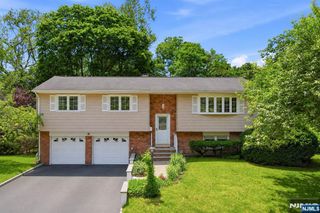 8 Nottingham Drive, East Brunswick, NJ 08816