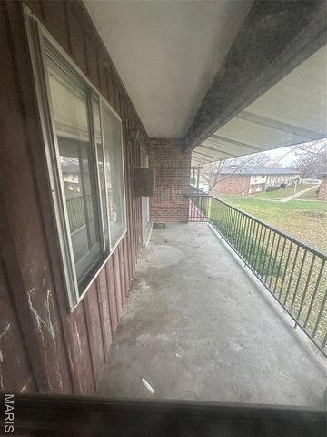 8751 Sieloff Drive F, Hazelwood, MO 63042