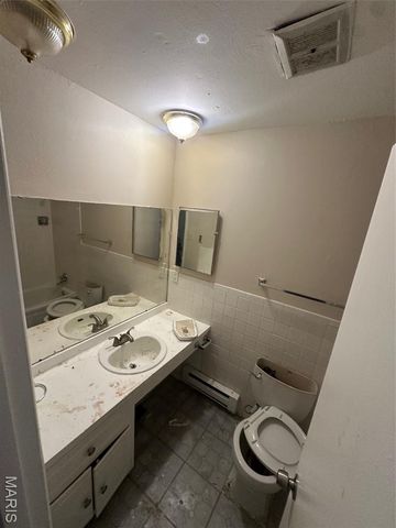 8751 Sieloff Drive F, Hazelwood, MO 63042