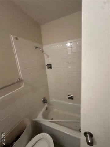 8751 Sieloff Drive F, Hazelwood, MO 63042