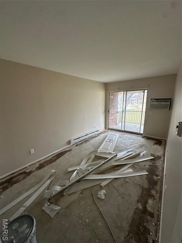 8751 Sieloff Drive F, Hazelwood, MO 63042