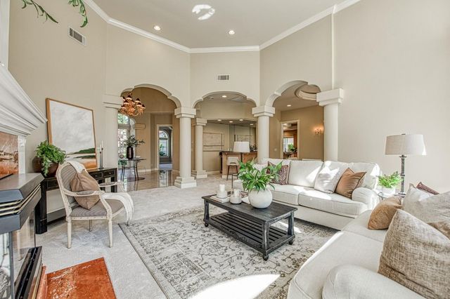 1533 E Forest Oaks Drive, Fresno, CA 93730