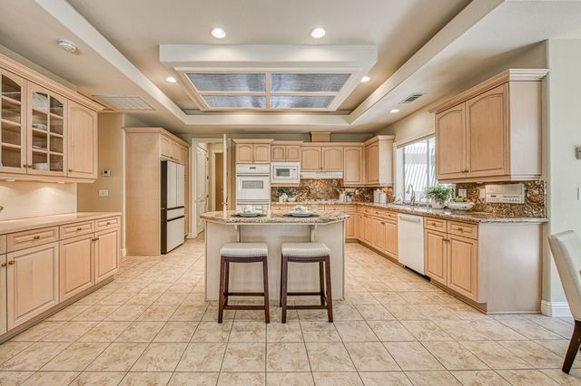 1533 E Forest Oaks Drive, Fresno, CA 93730