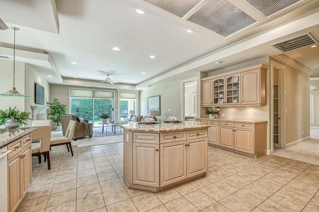 1533 E Forest Oaks Drive, Fresno, CA 93730