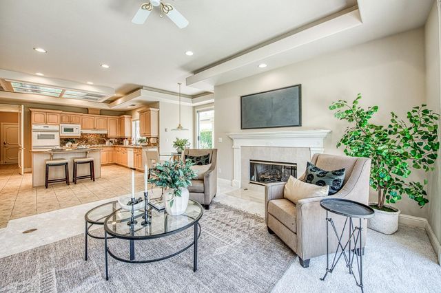 1533 E Forest Oaks Drive, Fresno, CA 93730