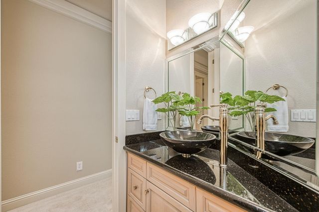 1533 E Forest Oaks Drive, Fresno, CA 93730