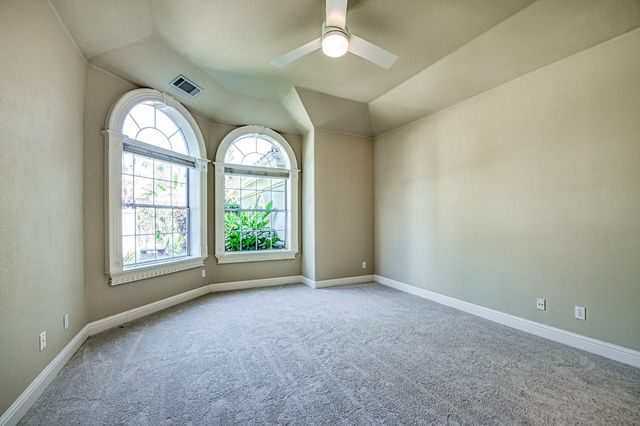 1533 E Forest Oaks Drive, Fresno, CA 93730