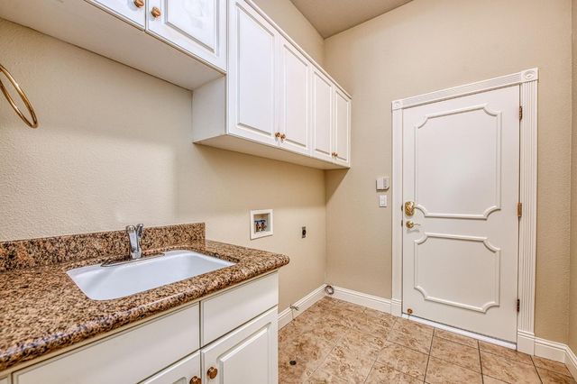 1533 E Forest Oaks Drive, Fresno, CA 93730