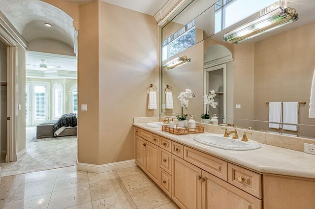 1533 E Forest Oaks Drive, Fresno, CA 93730