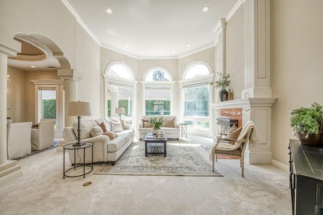 1533 E Forest Oaks Drive, Fresno, CA 93730