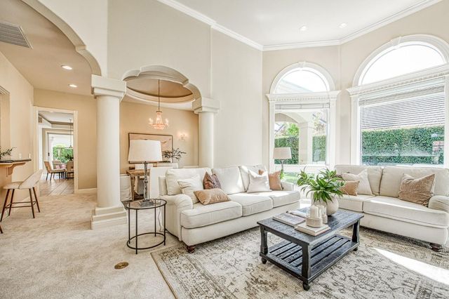 1533 E Forest Oaks Drive, Fresno, CA 93730