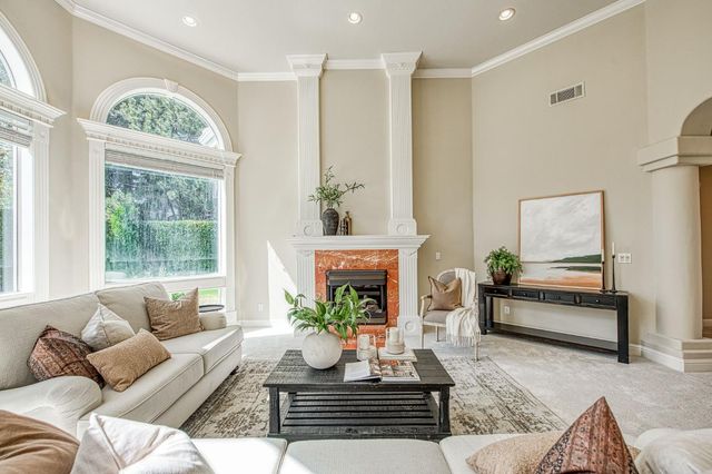 1533 E Forest Oaks Drive, Fresno, CA 93730