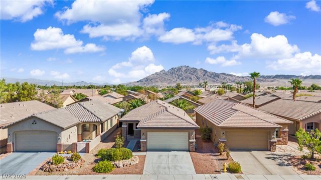 5976 Wheat Penny Avenue, Las Vegas, NV 89122