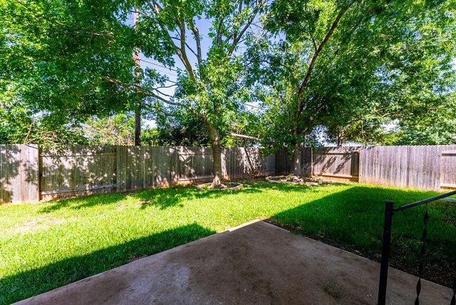 7414 W Magic Mountain LN, Round Rock, TX 78681