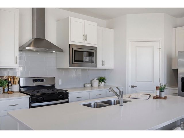 438 Overbrook Ln, Longmont, CO 80504