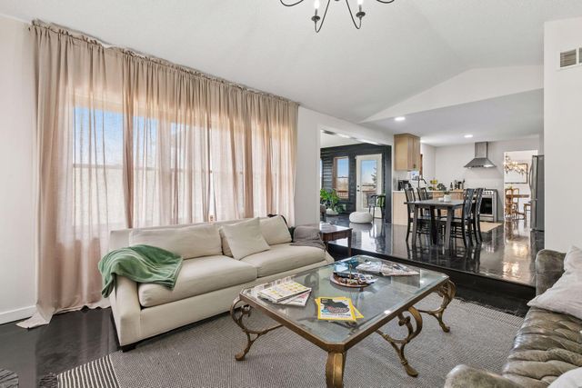 20955 Jamestown Avenue, Lakeville, MN 55044