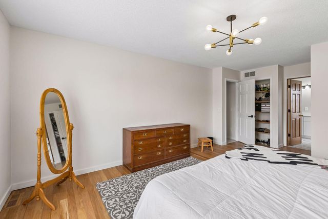 20955 Jamestown Avenue, Lakeville, MN 55044