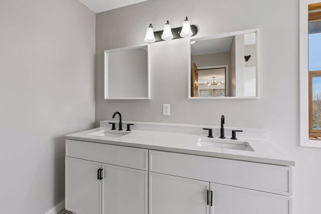 20955 Jamestown Avenue, Lakeville, MN 55044