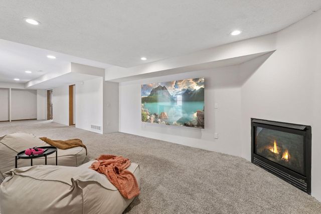 20955 Jamestown Avenue, Lakeville, MN 55044