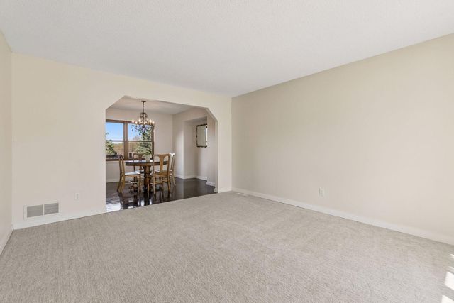 20955 Jamestown Avenue, Lakeville, MN 55044