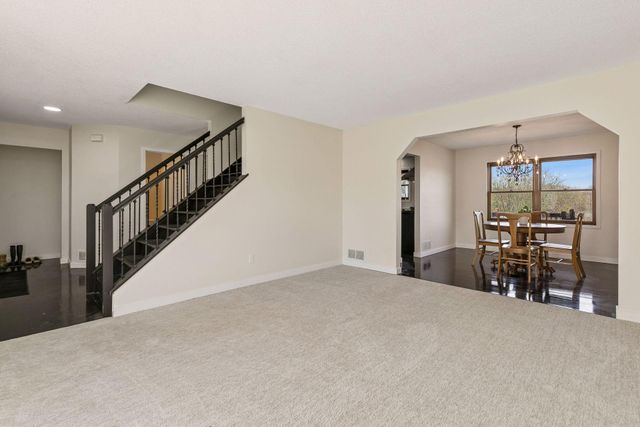 20955 Jamestown Avenue, Lakeville, MN 55044