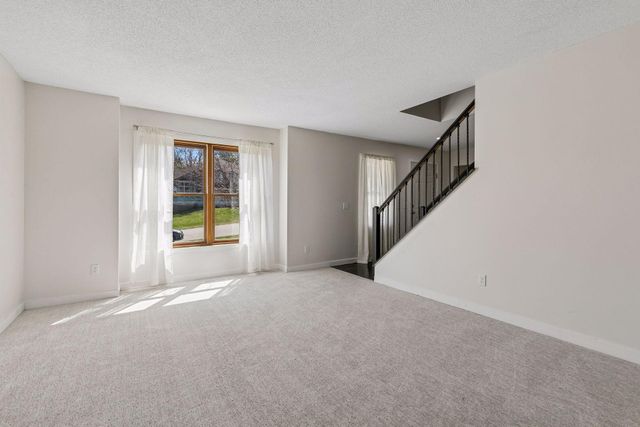 20955 Jamestown Avenue, Lakeville, MN 55044