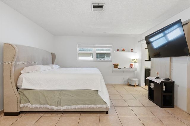 5001 Madison Street, Hollywood, FL 33021