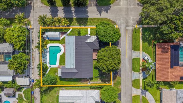 5001 Madison Street, Hollywood, FL 33021
