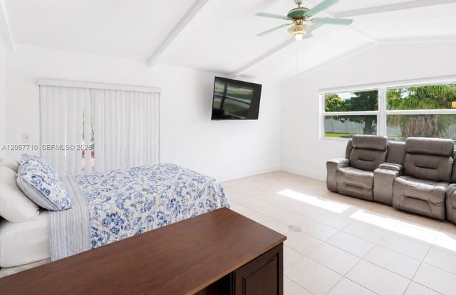 5001 Madison Street, Hollywood, FL 33021
