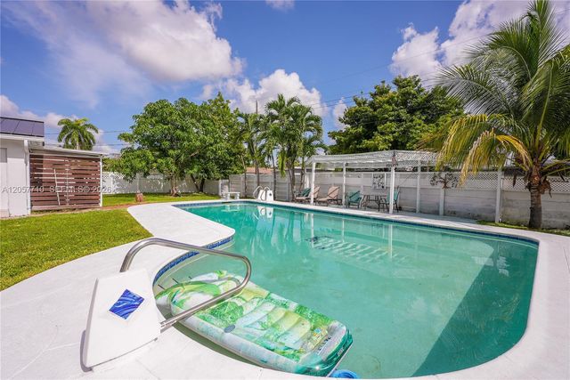 5001 Madison Street, Hollywood, FL 33021