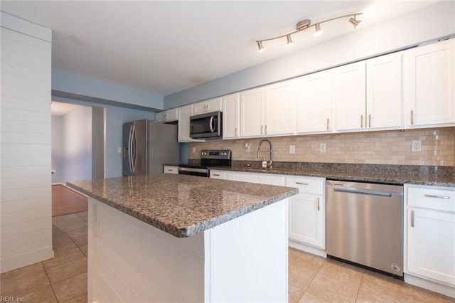 1864 Aquamarine DR, Virginia Beach, VA 23456