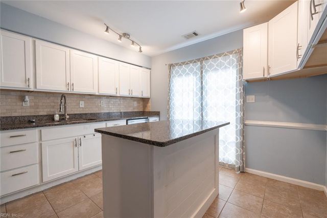 1864 Aquamarine DR, Virginia Beach, VA 23456